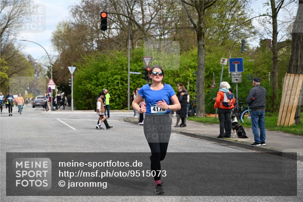 12.04.2026 - 45. Internationalen Wilhelmsburger Insellauf J. Mangold http://msf.ph/oto/9515073 12.04.2026 13:13:27 Ziel 5158, 5157, 2462, 4533, 5693, 5637, 2080, 5819, 2064, 4923, 4281, 3984, 3810, 3268, 2062, 4783, 4178, 5340, 2999, 5498, 4465, 5350, 5790 meine-sportfotos.de