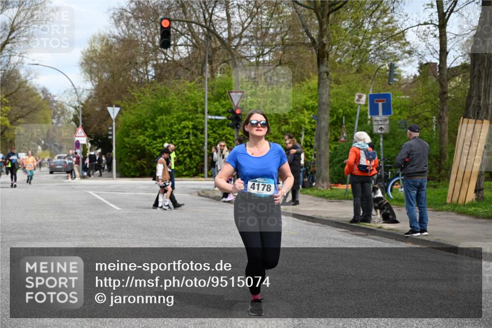 12.04.2026 - 45. Internationalen Wilhelmsburger Insellauf J. Mangold http://msf.ph/oto/9515074 12.04.2026 13:13:27 Ziel 5158, 5157, 2462, 4533, 5693, 5637, 2080, 5819, 2064, 4923, 4281, 3984, 3810, 3268, 2062, 4783, 4178, 5340, 2999, 5498, 4465, 5350, 5790 meine-sportfotos.de