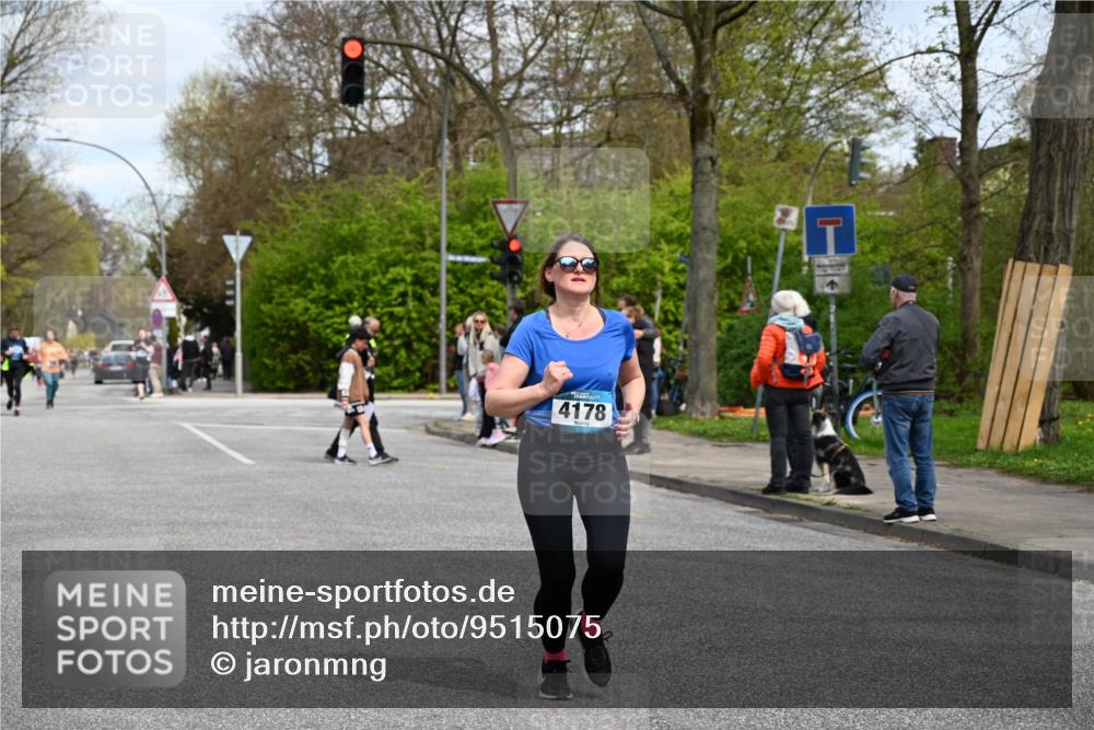 12.04.2026 - 45. Internationalen Wilhelmsburger Insellauf J. Mangold http://msf.ph/oto/9515075 12.04.2026 13:13:27 Ziel 5158, 5157, 2462, 4533, 5693, 5637, 2080, 5819, 2064, 4923, 4281, 3984, 3810, 3268, 2062, 4783, 4178, 5340, 2999, 5498, 4465, 5350, 5790 meine-sportfotos.de