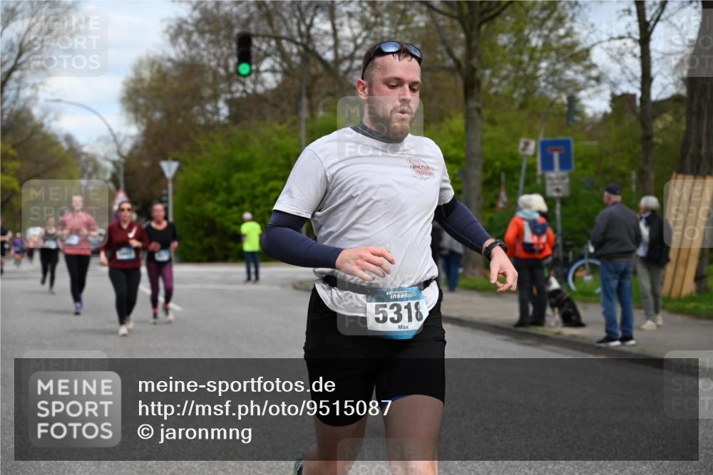 12.04.2026 - 45. Internationalen Wilhelmsburger Insellauf J. Mangold http://msf.ph/oto/9515087 12.04.2026 13:14:04 Ziel 5498, 4465, 5350, 5790, 4716, 5318, 5418, 5481, 5418, 5481, 4228, 4573, 3360, 3443, 3469, 2107, 4421, 5242, 3425, 5142, 4852, 2430, 5813, 4747 meine-sportfotos.de