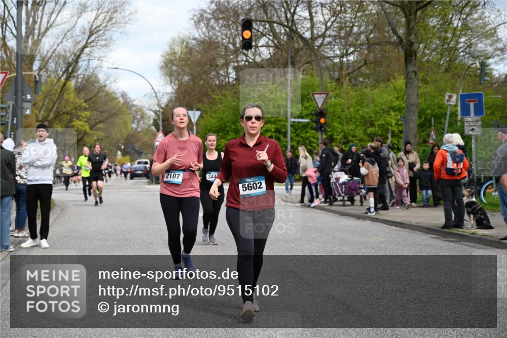 12.04.2026 - 45. Internationalen Wilhelmsburger Insellauf J. Mangold http://msf.ph/oto/9515102 12.04.2026 13:14:08 Ziel 5790, 4716, 5318, 5418, 5481, 4228, 4573, 3360, 3443, 3469, 2107, 4421, 5242, 3425, 4421, 5242, 3425, 5142, 4852, 2430, 5813, 4747, 3773, 5602, 4960 meine-sportfotos.de