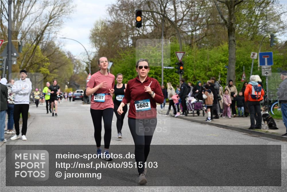 12.04.2026 - 45. Internationalen Wilhelmsburger Insellauf J. Mangold http://msf.ph/oto/9515103 12.04.2026 13:14:08 Ziel 5790, 4716, 5318, 5418, 5481, 4228, 4573, 3360, 3443, 3469, 2107, 4421, 5242, 3425, 4421, 5242, 3425, 5142, 4852, 2430, 5813, 4747, 3773, 5602, 4960 meine-sportfotos.de