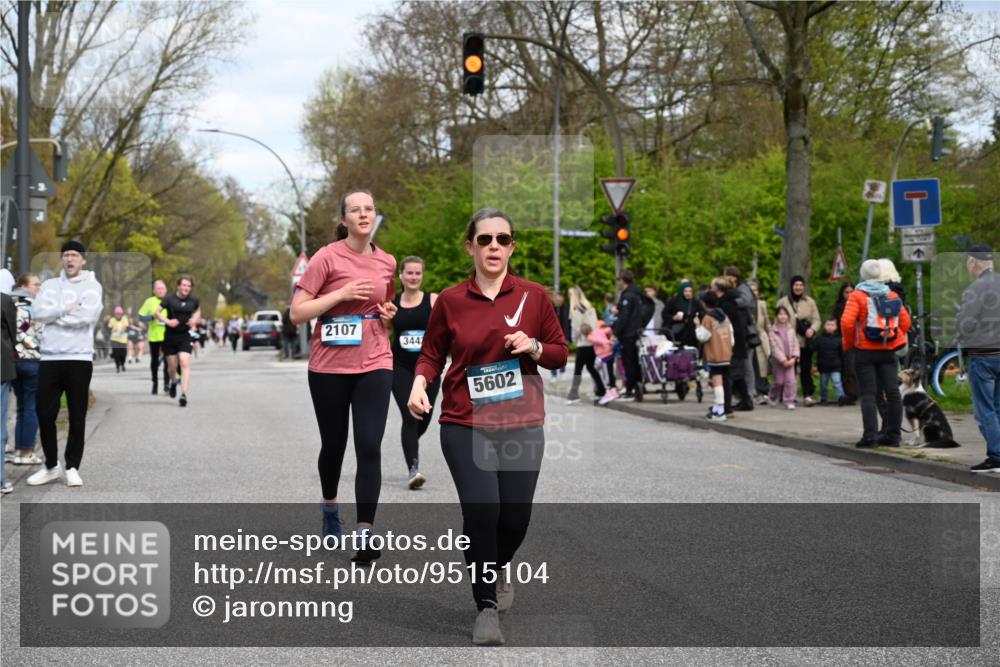 12.04.2026 - 45. Internationalen Wilhelmsburger Insellauf J. Mangold http://msf.ph/oto/9515104 12.04.2026 13:14:08 Ziel 5790, 4716, 5318, 5418, 5481, 4228, 4573, 3360, 3443, 3469, 2107, 4421, 5242, 3425, 4421, 5242, 3425, 5142, 4852, 2430, 5813, 4747, 3773, 5602, 4960 meine-sportfotos.de