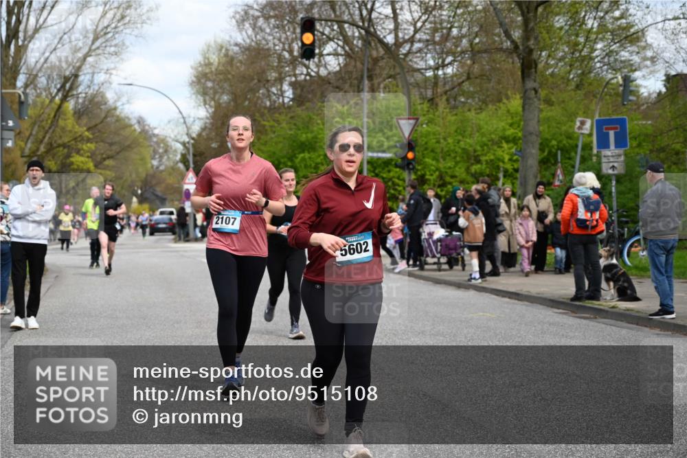 12.04.2026 - 45. Internationalen Wilhelmsburger Insellauf J. Mangold http://msf.ph/oto/9515108 12.04.2026 13:14:09 Ziel 5790, 4716, 5318, 5418, 5481, 4228, 4573, 4573, 3360, 3443, 3469, 2107, 4421, 5242, 3425, 5142, 5142, 4852, 2430, 5813, 4747, 3773, 5602, 4960, 4418 meine-sportfotos.de