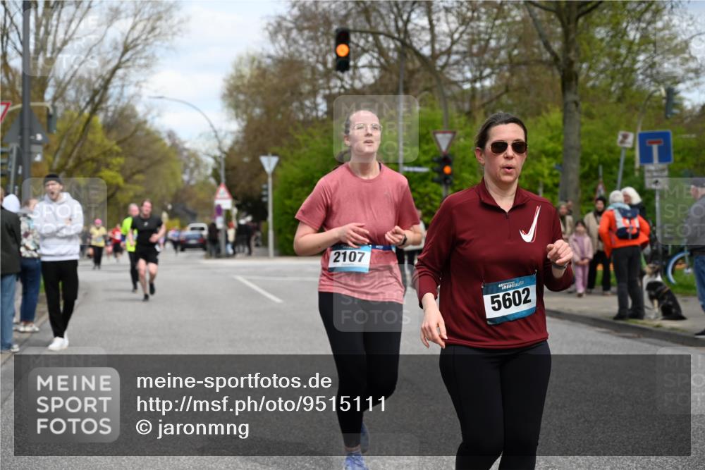 12.04.2026 - 45. Internationalen Wilhelmsburger Insellauf J. Mangold http://msf.ph/oto/9515111 12.04.2026 13:14:10 Ziel 5790, 4716, 5318, 5418, 5481, 4228, 4573, 3360, 3443, 3469, 2107, 4421, 5242, 3425, 5142, 4852, 4852, 2430, 5813, 4747, 3773, 5602, 4960, 4418 meine-sportfotos.de