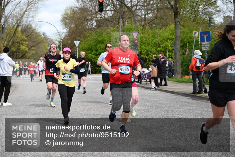 12.04.2026 - 45. Internationalen Wilhelmsburger Insellauf J. Mangold http://msf.ph/oto/9515192 12.04.2026 13:14:28 Ziel 5418, 5481, 4228, 4573, 3360, 3443, 3469, 2107, 4421, 5242, 3425, 5142, 4852, 2430, 5813, 4747, 3773, 5602, 4960, 4418, 5156, 4111, 3306, 3328, 2772, 2772, 5348, 4837, 4838, 4669, 2110, 4695, 2815 meine-sportfotos.de