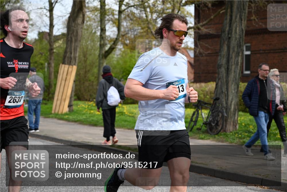 12.04.2026 - 45. Internationalen Wilhelmsburger Insellauf J. Mangold http://msf.ph/oto/9515217 12.04.2026 13:14:31 Ziel 4228, 4573, 3360, 3443, 3469, 2107, 4421, 5242, 3425, 5142, 4852, 2430, 5813, 4747, 3773, 5602, 4960, 4960, 4418, 5156, 4111, 3306, 3328, 2772, 5348, 4837, 4838, 4669, 4669, 2110, 4695, 2815, 2785, 2043, 2118 meine-sportfotos.de