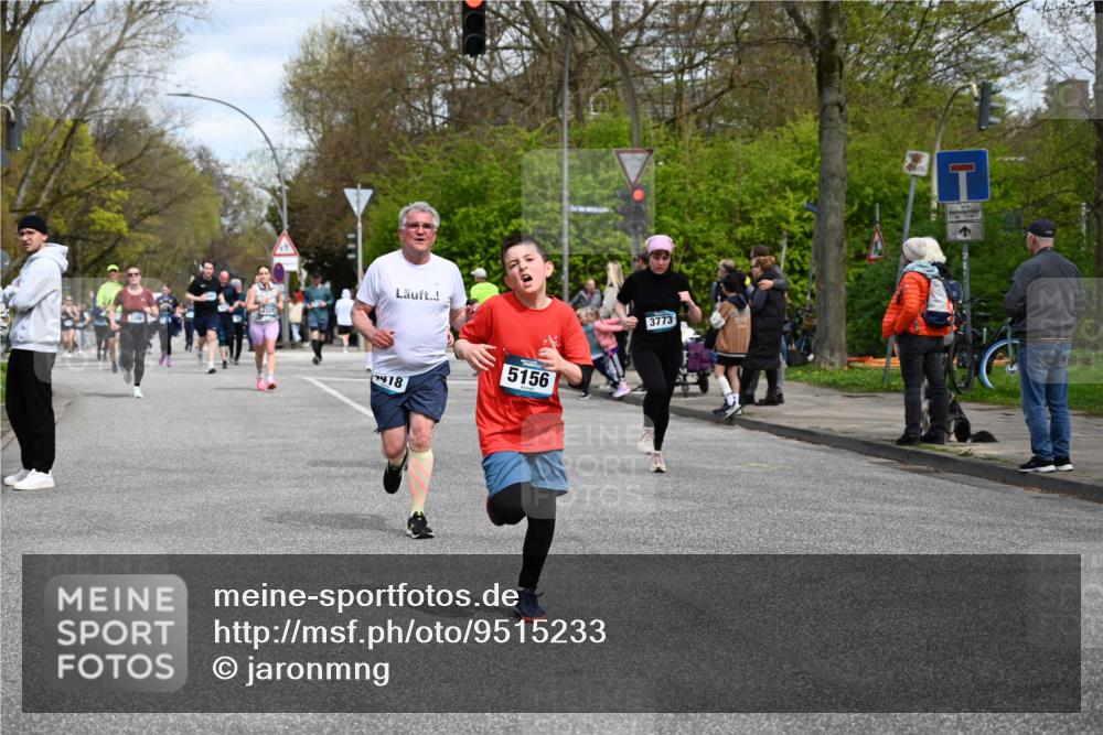 12.04.2026 - 45. Internationalen Wilhelmsburger Insellauf J. Mangold http://msf.ph/oto/9515233 12.04.2026 13:14:35 Ziel 3360, 3443, 3469, 2107, 4421, 5242, 3425, 5142, 4852, 2430, 5813, 4747, 3773, 5602, 4960, 4418, 5156, 5156, 4111, 3306, 3328, 2772, 5348, 4837, 4838, 4669, 2110, 4695, 2815, 2785, 2043, 2118, 5755, 5029 meine-sportfotos.de