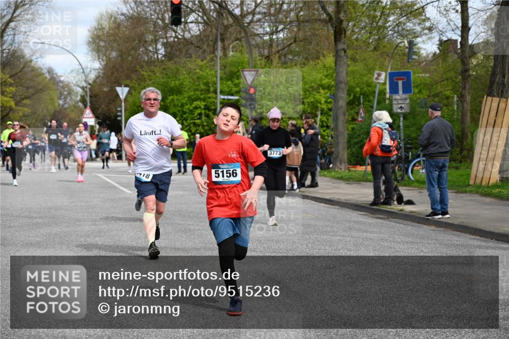 12.04.2026 - 45. Internationalen Wilhelmsburger Insellauf J. Mangold http://msf.ph/oto/9515236 12.04.2026 13:14:35 Ziel 3360, 3443, 3469, 2107, 4421, 5242, 3425, 5142, 4852, 2430, 5813, 4747, 3773, 5602, 4960, 4418, 5156, 5156, 4111, 3306, 3328, 2772, 5348, 4837, 4838, 4669, 2110, 4695, 2815, 2785, 2043, 2118, 5755, 5029 meine-sportfotos.de