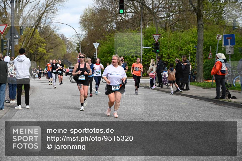 12.04.2026 - 45. Internationalen Wilhelmsburger Insellauf J. Mangold http://msf.ph/oto/9515320 12.04.2026 13:14:49 Ziel 2430, 5813, 4747, 3773, 5602, 4960, 4418, 5156, 4111, 3306, 3328, 2772, 5348, 4837, 4838, 4669, 2110, 4695, 2815, 2785, 2043, 2118, 5755, 5029, 4662, 4663, 4559, 3308, 3881, 3882, 3767, 3765, 4366, 4227 meine-sportfotos.de