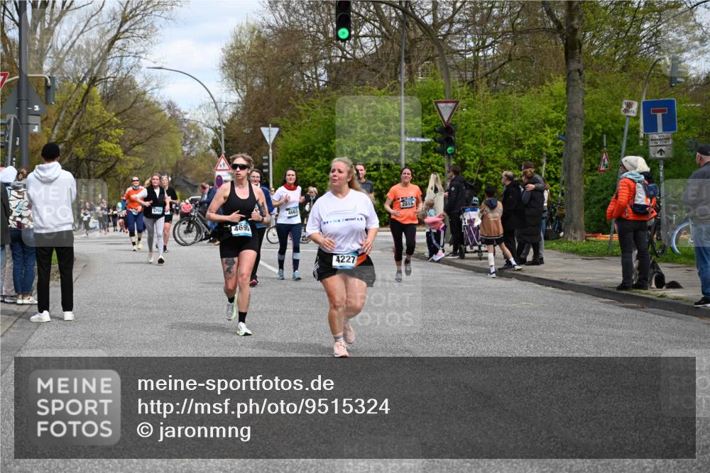 12.04.2026 - 45. Internationalen Wilhelmsburger Insellauf J. Mangold http://msf.ph/oto/9515324 12.04.2026 13:14:49 Ziel 2430, 5813, 4747, 3773, 5602, 4960, 4418, 5156, 4111, 3306, 3328, 2772, 5348, 4837, 4838, 4669, 2110, 4695, 2815, 2785, 2043, 2118, 5755, 5029, 4662, 4663, 4559, 3308, 3881, 3882, 3767, 3765, 4366, 4227 meine-sportfotos.de