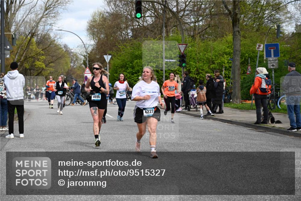12.04.2026 - 45. Internationalen Wilhelmsburger Insellauf J. Mangold http://msf.ph/oto/9515327 12.04.2026 13:14:49 Ziel 2430, 5813, 4747, 3773, 5602, 4960, 4418, 5156, 4111, 3306, 3328, 2772, 5348, 4837, 4838, 4669, 2110, 4695, 2815, 2785, 2043, 2118, 5755, 5029, 4662, 4663, 4559, 3308, 3881, 3882, 3767, 3765, 4366, 4227 meine-sportfotos.de