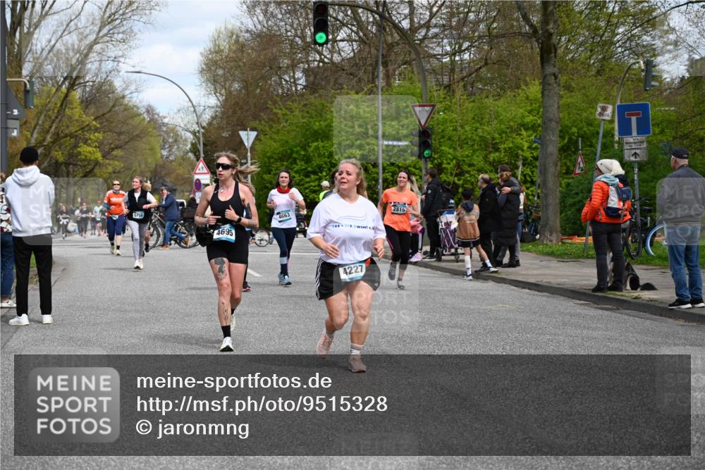 12.04.2026 - 45. Internationalen Wilhelmsburger Insellauf J. Mangold http://msf.ph/oto/9515328 12.04.2026 13:14:50 Ziel 2430, 5813, 4747, 3773, 5602, 4960, 4418, 5156, 4111, 3306, 3328, 2772, 5348, 4837, 4838, 4669, 2110, 4695, 2815, 2785, 2043, 2118, 5755, 5029, 4662, 4663, 4559, 3308, 4559, 3308, 3881, 3882, 3767, 3765, 4366, 4227 meine-sportfotos.de