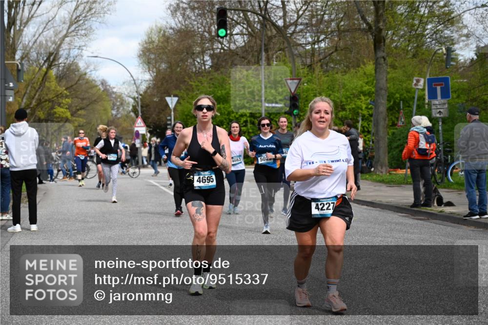 12.04.2026 - 45. Internationalen Wilhelmsburger Insellauf J. Mangold http://msf.ph/oto/9515337 12.04.2026 13:14:51 Ziel 5813, 4747, 3773, 5602, 4960, 4418, 5156, 4111, 3306, 3328, 2772, 5348, 4837, 4838, 4669, 2110, 4695, 2815, 2785, 2043, 2118, 5755, 5029, 4662, 4663, 4559, 3308, 3881, 3882, 3767, 3765, 4366, 4227, 3232 meine-sportfotos.de