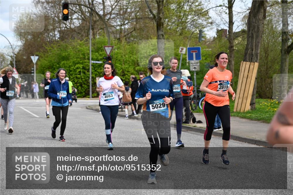 12.04.2026 - 45. Internationalen Wilhelmsburger Insellauf J. Mangold http://msf.ph/oto/9515352 12.04.2026 13:14:53 Ziel 3773, 5602, 4960, 4418, 5156, 4111, 3306, 3328, 2772, 5348, 4837, 4838, 4669, 2110, 4695, 2815, 2785, 2785, 2043, 2118, 5755, 5029, 4662, 4663, 4559, 3308, 3881, 3882, 3767, 3765, 4366, 4227, 3232, 2774, 5725 meine-sportfotos.de
