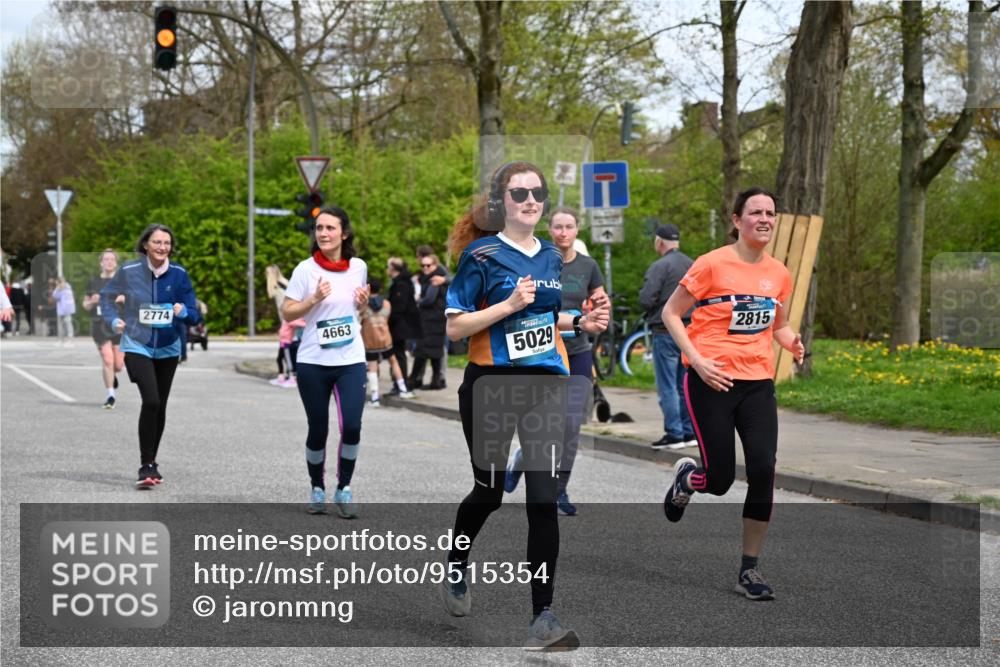 12.04.2026 - 45. Internationalen Wilhelmsburger Insellauf J. Mangold http://msf.ph/oto/9515354 12.04.2026 13:14:53 Ziel 3773, 5602, 4960, 4418, 5156, 4111, 3306, 3328, 2772, 5348, 4837, 4838, 4669, 2110, 4695, 2815, 2785, 2785, 2043, 2118, 5755, 5029, 4662, 4663, 4559, 3308, 3881, 3882, 3767, 3765, 4366, 4227, 3232, 2774, 5725 meine-sportfotos.de