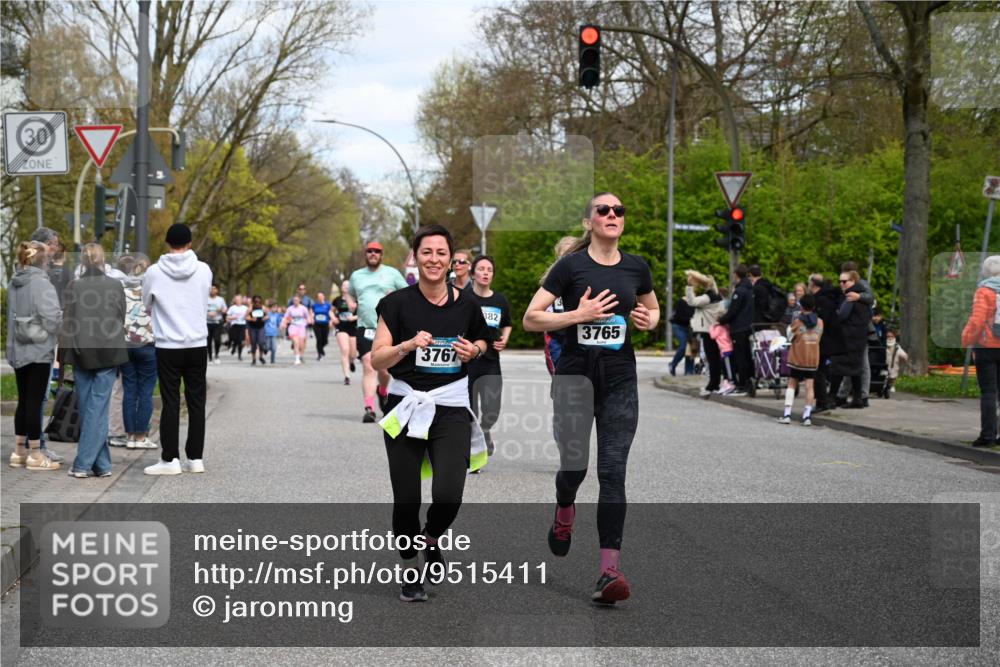 12.04.2026 - 45. Internationalen Wilhelmsburger Insellauf J. Mangold http://msf.ph/oto/9515411 12.04.2026 13:15:08 Ziel 4669, 2110, 4695, 2815, 2785, 2043, 2118, 5755, 5029, 4662, 4663, 4559, 3308, 3881, 3882, 3767, 3765, 4366, 4227, 3232, 2774, 5725, 3770, 2617, 3770, 2617, 5453, 4942, 4964, 5675, 4616, 4880, 2832, 3803, 3801 meine-sportfotos.de