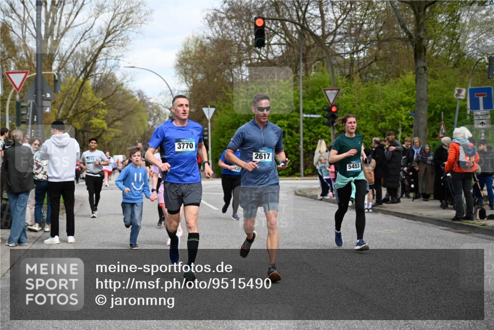 12.04.2026 - 45. Internationalen Wilhelmsburger Insellauf J. Mangold http://msf.ph/oto/9515490 12.04.2026 13:15:19 Ziel 2043, 2118, 5755, 5029, 4662, 4663, 4559, 3308, 3881, 3882, 3767, 3765, 4366, 4227, 3232, 2774, 5725, 3770, 2617, 5453, 4942, 4964, 5675, 4616, 4880, 2832, 3803, 3801, 3250, 5008, 2853, 3280, 3244, 5292, 4861, 2032, 4731, 2884, 3850, 4053, 5686, 4814, 4491 meine-sportfotos.de