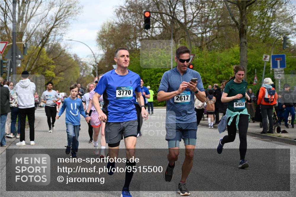 12.04.2026 - 45. Internationalen Wilhelmsburger Insellauf J. Mangold http://msf.ph/oto/9515500 12.04.2026 13:15:20 Ziel 5755, 5029, 4662, 4663, 4559, 3308, 3881, 3882, 3767, 3765, 4366, 4227, 3232, 2774, 5725, 3770, 2617, 3770, 2617, 5453, 4942, 4964, 5675, 4616, 4880, 2832, 3803, 3801, 3250, 5008, 2853, 3280, 3244, 5292, 4861, 2032, 4731, 2884, 3850, 4053, 5686, 4814, 4491 meine-sportfotos.de
