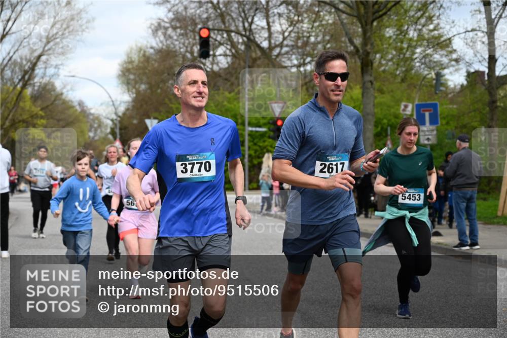 12.04.2026 - 45. Internationalen Wilhelmsburger Insellauf J. Mangold http://msf.ph/oto/9515506 12.04.2026 13:15:20 Ziel 5755, 5029, 4662, 4663, 4559, 3308, 3881, 3882, 3767, 3765, 4366, 4227, 3232, 2774, 5725, 3770, 2617, 3770, 2617, 5453, 4942, 4964, 5675, 4616, 4880, 2832, 3803, 3801, 3250, 5008, 2853, 3280, 3244, 5292, 4861, 2032, 4731, 2884, 3850, 4053, 5686, 4814, 4491 meine-sportfotos.de