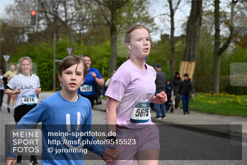 12.04.2026 - 45. Internationalen Wilhelmsburger Insellauf J. Mangold http://msf.ph/oto/9515523 12.04.2026 13:15:22 Ziel 4662, 4663, 4559, 3308, 3881, 3882, 3767, 3765, 4366, 4227, 3232, 2774, 5725, 3770, 2617, 5453, 4942, 4964, 5675, 4616, 4880, 2832, 3803, 3801, 3250, 5008, 5008, 2853, 3280, 3244, 5292, 4861, 2032, 4731, 2884, 3850, 4053, 5686, 4814, 4491 meine-sportfotos.de