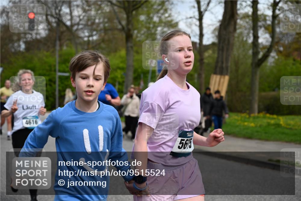 12.04.2026 - 45. Internationalen Wilhelmsburger Insellauf J. Mangold http://msf.ph/oto/9515524 12.04.2026 13:15:22 Ziel 4662, 4663, 4559, 3308, 3881, 3882, 3767, 3765, 4366, 4227, 3232, 2774, 5725, 3770, 2617, 5453, 4942, 4964, 5675, 4616, 4880, 2832, 3803, 3801, 3250, 5008, 5008, 2853, 3280, 3244, 5292, 4861, 2032, 4731, 2884, 3850, 4053, 5686, 4814, 4491 meine-sportfotos.de