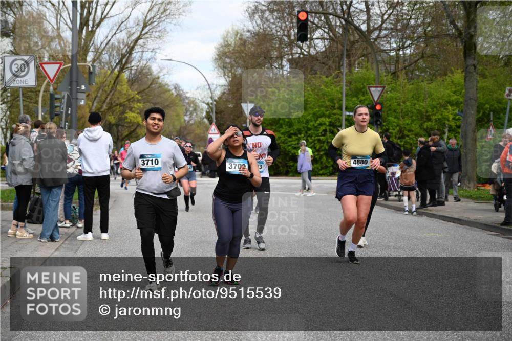 12.04.2026 - 45. Internationalen Wilhelmsburger Insellauf J. Mangold http://msf.ph/oto/9515539 12.04.2026 13:15:25 Ziel 4662, 4663, 4559, 3308, 3881, 3882, 3767, 3765, 4366, 4227, 3232, 2774, 5725, 3770, 2617, 5453, 4942, 4964, 5675, 4616, 4880, 2832, 3803, 3801, 3250, 5008, 2853, 3280, 3244, 5292, 4861, 2032, 2032, 4731, 2884, 3850, 4053, 5686, 4814, 4491, 2681, 5839, 5582, 5666 meine-sportfotos.de