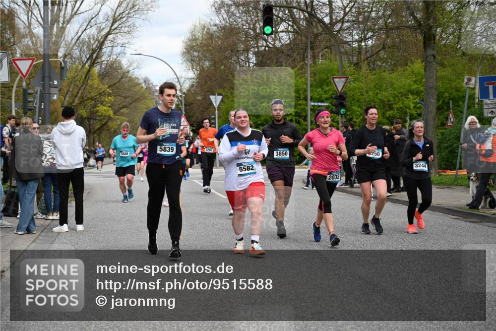 12.04.2026 - 45. Internationalen Wilhelmsburger Insellauf J. Mangold http://msf.ph/oto/9515588 12.04.2026 13:15:32 Ziel 3882, 3767, 3765, 4366, 4227, 3232, 2774, 5725, 3770, 2617, 5453, 4942, 4964, 5675, 4616, 4880, 2832, 3803, 3801, 3250, 5008, 2853, 3280, 3244, 5292, 4861, 2032, 4731, 2884, 3850, 4053, 5686, 4814, 4491, 2681, 5839, 5582, 5666, 3993, 5517, 3710, 3709 meine-sportfotos.de