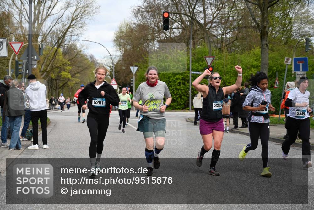 12.04.2026 - 45. Internationalen Wilhelmsburger Insellauf J. Mangold http://msf.ph/oto/9515676 12.04.2026 13:16:04 Ziel 4053, 5686, 4814, 4491, 2681, 5839, 5582, 5666, 3993, 5517, 3710, 3709, 4132, 2849, 4808, 5261, 5261, 3220, 4502, 3897, 3245, 4849, 3195, 5275, 5269, 4820, 4926, 3656, 4312, 5404, 3704 meine-sportfotos.de