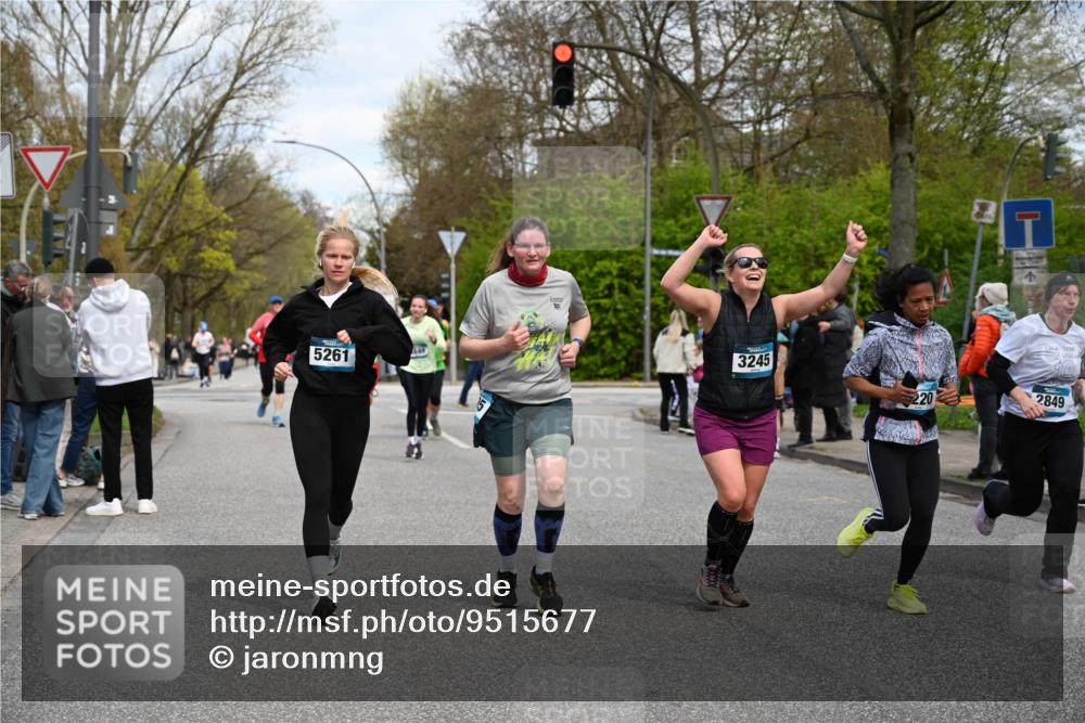 12.04.2026 - 45. Internationalen Wilhelmsburger Insellauf J. Mangold http://msf.ph/oto/9515677 12.04.2026 13:16:04 Ziel 4053, 5686, 4814, 4491, 2681, 5839, 5582, 5666, 3993, 5517, 3710, 3709, 4132, 2849, 4808, 5261, 5261, 3220, 4502, 3897, 3245, 4849, 3195, 5275, 5269, 4820, 4926, 3656, 4312, 5404, 3704 meine-sportfotos.de