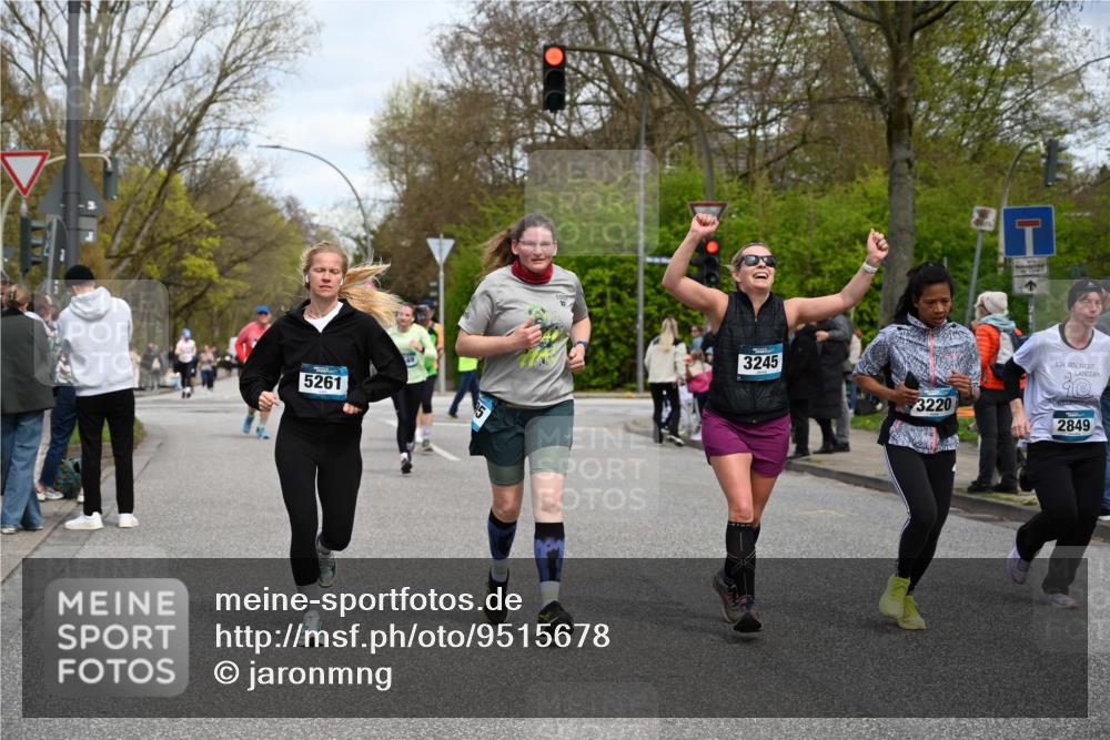 12.04.2026 - 45. Internationalen Wilhelmsburger Insellauf J. Mangold http://msf.ph/oto/9515678 12.04.2026 13:16:04 Ziel 4053, 5686, 4814, 4491, 2681, 5839, 5582, 5666, 3993, 5517, 3710, 3709, 4132, 2849, 4808, 5261, 5261, 3220, 4502, 3897, 3245, 4849, 3195, 5275, 5269, 4820, 4926, 3656, 4312, 5404, 3704 meine-sportfotos.de