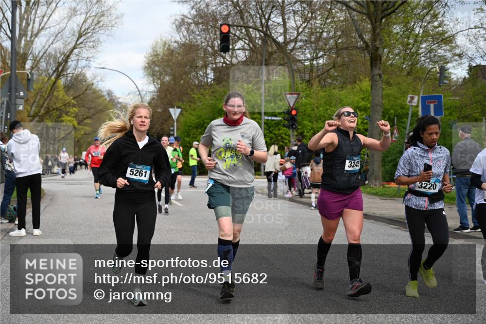 12.04.2026 - 45. Internationalen Wilhelmsburger Insellauf J. Mangold http://msf.ph/oto/9515682 12.04.2026 13:16:05 Ziel 5686, 4814, 4491, 2681, 5839, 5582, 5666, 3993, 5517, 3710, 3709, 4132, 2849, 4808, 5261, 3220, 4502, 3220, 4502, 3897, 3245, 4849, 3195, 5275, 5269, 4820, 4926, 3656, 4312, 5404, 3704 meine-sportfotos.de
