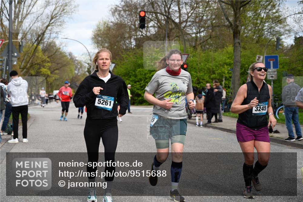 12.04.2026 - 45. Internationalen Wilhelmsburger Insellauf J. Mangold http://msf.ph/oto/9515688 12.04.2026 13:16:05 Ziel 5686, 4814, 4491, 2681, 5839, 5582, 5666, 3993, 5517, 3710, 3709, 4132, 2849, 4808, 5261, 3220, 4502, 3220, 4502, 3897, 3245, 4849, 3195, 5275, 5269, 4820, 4926, 3656, 4312, 5404, 3704 meine-sportfotos.de