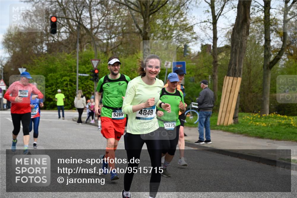 12.04.2026 - 45. Internationalen Wilhelmsburger Insellauf J. Mangold http://msf.ph/oto/9515715 12.04.2026 13:16:10 Ziel 2681, 5839, 5582, 5666, 3993, 5517, 3710, 3709, 4132, 2849, 4808, 5261, 3220, 4502, 3897, 3245, 4849, 3245, 4849, 3195, 5275, 5269, 4820, 4926, 3656, 4312, 5404, 3704, 3846, 2316 meine-sportfotos.de