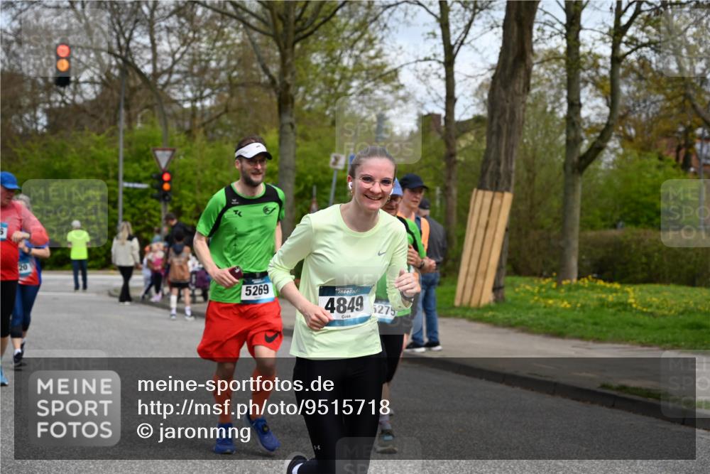 12.04.2026 - 45. Internationalen Wilhelmsburger Insellauf J. Mangold http://msf.ph/oto/9515718 12.04.2026 13:16:10 Ziel 2681, 5839, 5582, 5666, 3993, 5517, 3710, 3709, 4132, 2849, 4808, 5261, 3220, 4502, 3897, 3245, 4849, 3245, 4849, 3195, 5275, 5269, 4820, 4926, 3656, 4312, 5404, 3704, 3846, 2316 meine-sportfotos.de