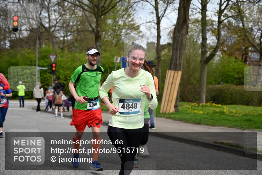 12.04.2026 - 45. Internationalen Wilhelmsburger Insellauf J. Mangold http://msf.ph/oto/9515719 12.04.2026 13:16:10 Ziel 2681, 5839, 5582, 5666, 3993, 5517, 3710, 3709, 4132, 2849, 4808, 5261, 3220, 4502, 3897, 3245, 4849, 3245, 4849, 3195, 5275, 5269, 4820, 4926, 3656, 4312, 5404, 3704, 3846, 2316 meine-sportfotos.de