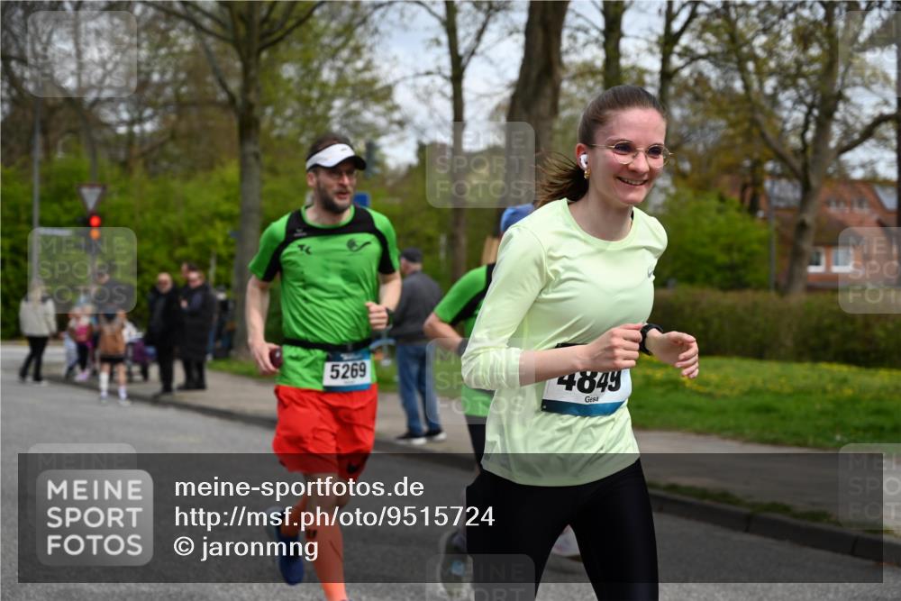 12.04.2026 - 45. Internationalen Wilhelmsburger Insellauf J. Mangold http://msf.ph/oto/9515724 12.04.2026 13:16:11 Ziel 2681, 5839, 5582, 5666, 3993, 5517, 3710, 3709, 4132, 2849, 4808, 5261, 3220, 4502, 3897, 3245, 4849, 3195, 5275, 5269, 4820, 4926, 3656, 4312, 5404, 3704, 3846, 2316 meine-sportfotos.de