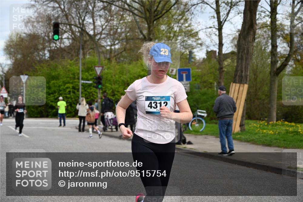 12.04.2026 - 45. Internationalen Wilhelmsburger Insellauf J. Mangold http://msf.ph/oto/9515754 12.04.2026 13:16:22 Ziel 4132, 2849, 4808, 5261, 3220, 4502, 3897, 3245, 4849, 3195, 5275, 5269, 4820, 4926, 3656, 4312, 5404, 3704, 3846, 2316, 2316, 5487, 3040, 4752 meine-sportfotos.de