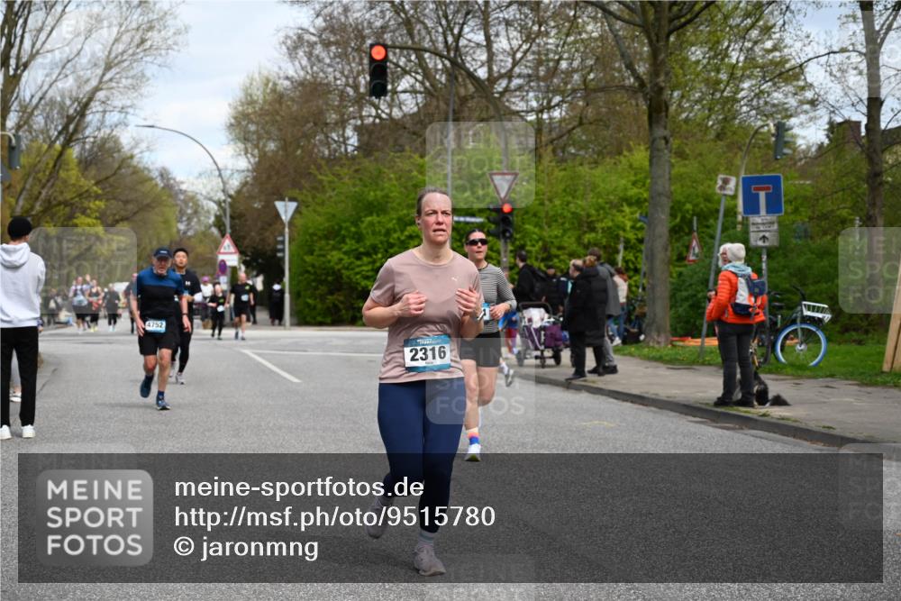 12.04.2026 - 45. Internationalen Wilhelmsburger Insellauf J. Mangold http://msf.ph/oto/9515780 12.04.2026 13:16:29 Ziel 5261, 3220, 4502, 3897, 3245, 4849, 3195, 5275, 5269, 4820, 4926, 3656, 4312, 5404, 3704, 3846, 2316, 5487, 3040, 4752, 3886, 3097, 2942, 3575 meine-sportfotos.de