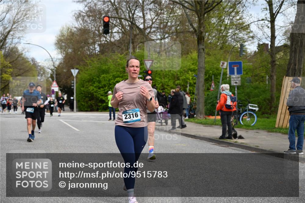 12.04.2026 - 45. Internationalen Wilhelmsburger Insellauf J. Mangold http://msf.ph/oto/9515783 12.04.2026 13:16:29 Ziel 5261, 3220, 4502, 3897, 3245, 4849, 3195, 5275, 5269, 4820, 4926, 3656, 4312, 5404, 3704, 3846, 2316, 5487, 3040, 4752, 3886, 3097, 2942, 3575 meine-sportfotos.de