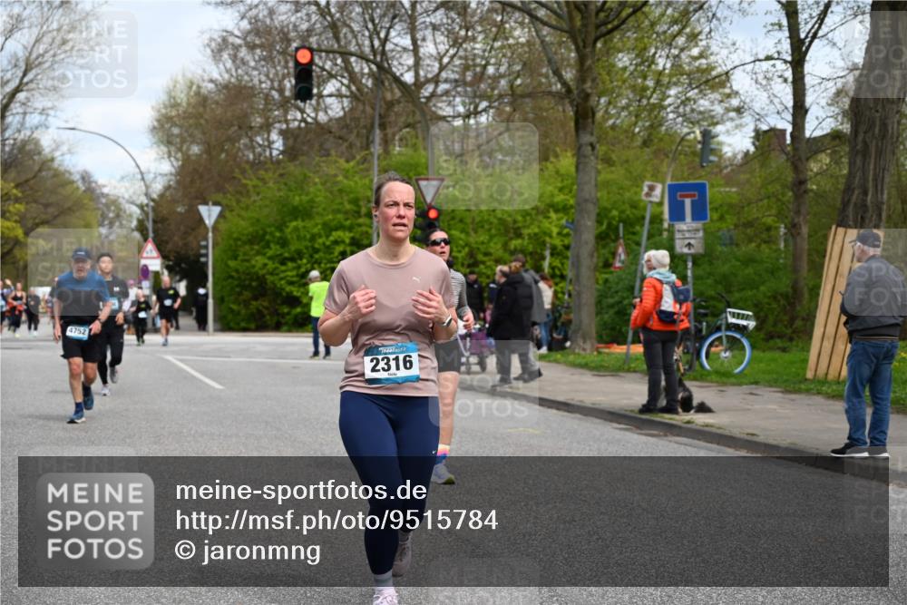 12.04.2026 - 45. Internationalen Wilhelmsburger Insellauf J. Mangold http://msf.ph/oto/9515784 12.04.2026 13:16:29 Ziel 5261, 3220, 4502, 3897, 3245, 4849, 3195, 5275, 5269, 4820, 4926, 3656, 4312, 5404, 3704, 3846, 2316, 5487, 3040, 4752, 3886, 3097, 2942, 3575 meine-sportfotos.de