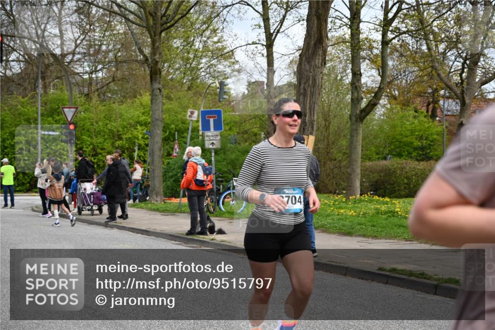 12.04.2026 - 45. Internationalen Wilhelmsburger Insellauf J. Mangold http://msf.ph/oto/9515797 12.04.2026 13:16:31 Ziel 3897, 3245, 4849, 3195, 5275, 5269, 4820, 4926, 3656, 4312, 5404, 3704, 3846, 3846, 2316, 5487, 3040, 3040, 4752, 3886, 3097, 2942, 3575 meine-sportfotos.de