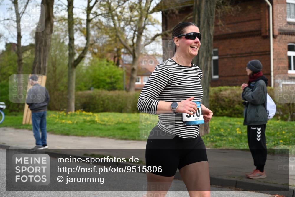 12.04.2026 - 45. Internationalen Wilhelmsburger Insellauf J. Mangold http://msf.ph/oto/9515806 12.04.2026 13:16:32 Ziel 3897, 3245, 4849, 3195, 5275, 5269, 4820, 4926, 3656, 4312, 5404, 3704, 3846, 2316, 5487, 3040, 4752, 3886, 3097, 2942, 3575 meine-sportfotos.de