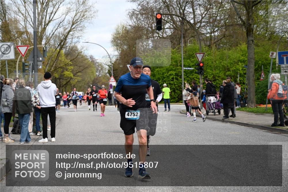 12.04.2026 - 45. Internationalen Wilhelmsburger Insellauf J. Mangold http://msf.ph/oto/9515807 12.04.2026 13:16:33 Ziel 3897, 3245, 4849, 3195, 5275, 5269, 4820, 4926, 3656, 4312, 5404, 3704, 3846, 2316, 5487, 3040, 4752, 4752, 3886, 3097, 2942, 3575, 2670, 3061 meine-sportfotos.de