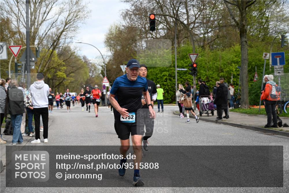 12.04.2026 - 45. Internationalen Wilhelmsburger Insellauf J. Mangold http://msf.ph/oto/9515808 12.04.2026 13:16:33 Ziel 3897, 3245, 4849, 3195, 5275, 5269, 4820, 4926, 3656, 4312, 5404, 3704, 3846, 2316, 5487, 3040, 4752, 4752, 3886, 3097, 2942, 3575, 2670, 3061 meine-sportfotos.de