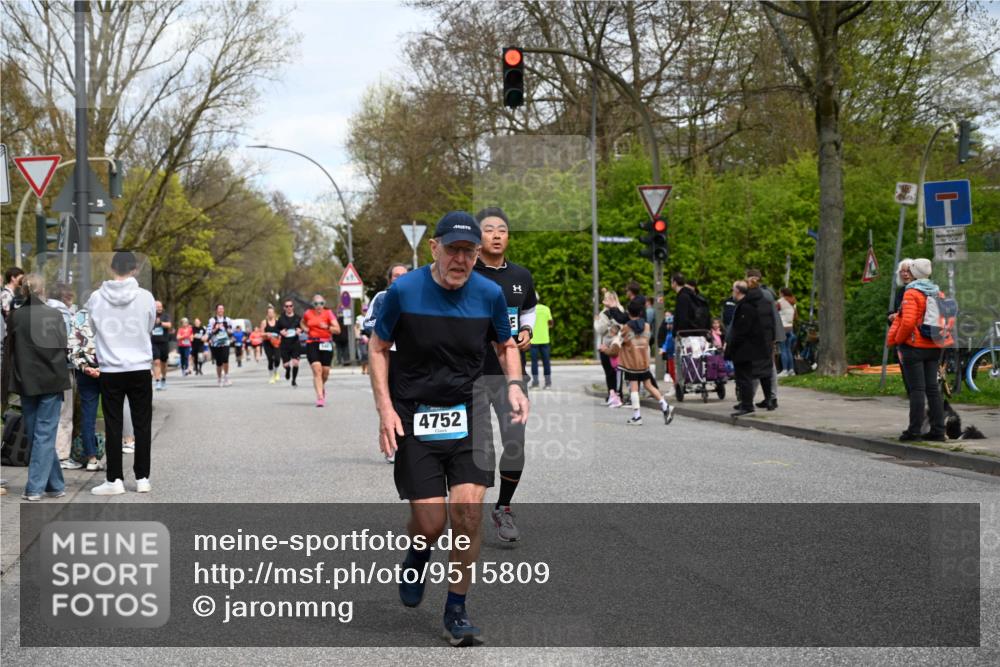 12.04.2026 - 45. Internationalen Wilhelmsburger Insellauf J. Mangold http://msf.ph/oto/9515809 12.04.2026 13:16:33 Ziel 3897, 3245, 4849, 3195, 5275, 5269, 4820, 4926, 3656, 4312, 5404, 3704, 3846, 2316, 5487, 3040, 4752, 4752, 3886, 3097, 2942, 3575, 2670, 3061 meine-sportfotos.de