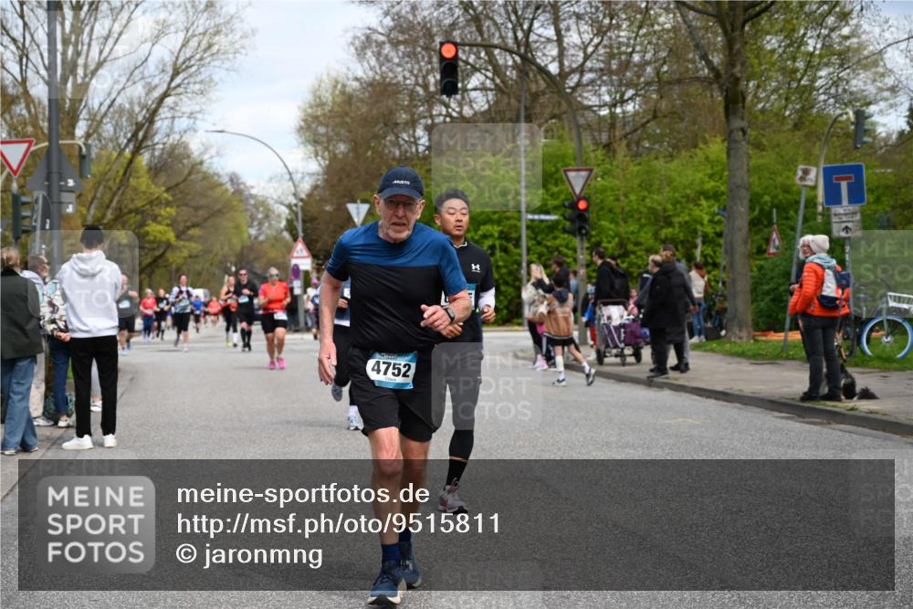 12.04.2026 - 45. Internationalen Wilhelmsburger Insellauf J. Mangold http://msf.ph/oto/9515811 12.04.2026 13:16:33 Ziel 3897, 3245, 4849, 3195, 5275, 5269, 4820, 4926, 3656, 4312, 5404, 3704, 3846, 2316, 5487, 3040, 4752, 4752, 3886, 3097, 2942, 3575, 2670, 3061 meine-sportfotos.de
