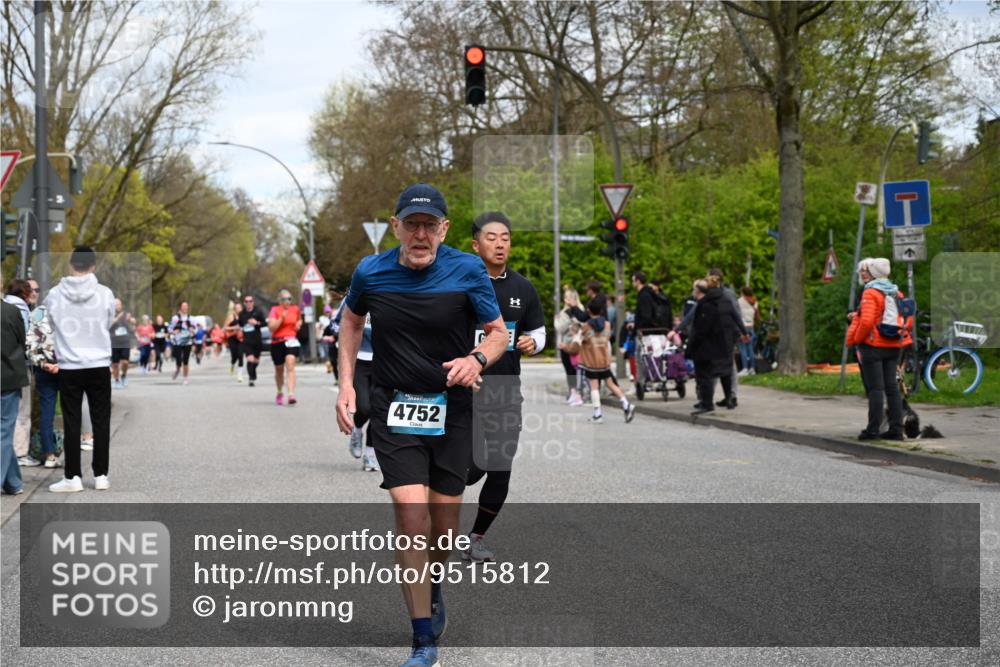 12.04.2026 - 45. Internationalen Wilhelmsburger Insellauf J. Mangold http://msf.ph/oto/9515812 12.04.2026 13:16:33 Ziel 3897, 3245, 4849, 3195, 5275, 5269, 4820, 4926, 3656, 4312, 5404, 3704, 3846, 2316, 5487, 3040, 4752, 4752, 3886, 3097, 2942, 3575, 2670, 3061 meine-sportfotos.de