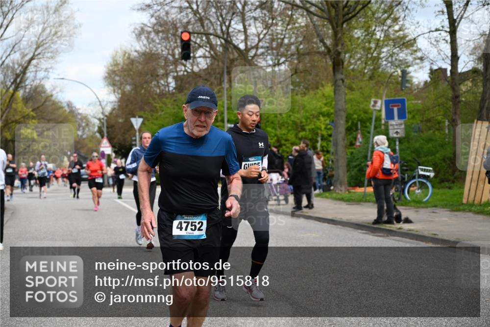 12.04.2026 - 45. Internationalen Wilhelmsburger Insellauf J. Mangold http://msf.ph/oto/9515818 12.04.2026 13:16:34 Ziel 3245, 4849, 3195, 5275, 5269, 4820, 4926, 3656, 4312, 5404, 3704, 3846, 2316, 2316, 5487, 3040, 4752, 3886, 3097, 2942, 3575, 2670, 3061 meine-sportfotos.de