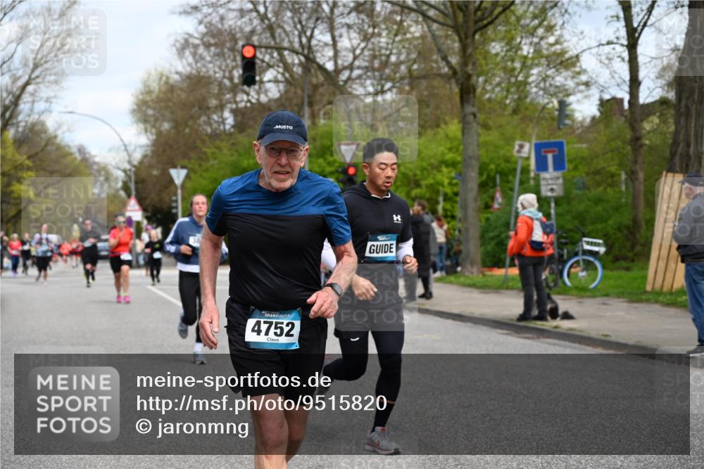 12.04.2026 - 45. Internationalen Wilhelmsburger Insellauf J. Mangold http://msf.ph/oto/9515820 12.04.2026 13:16:34 Ziel 3245, 4849, 3195, 5275, 5269, 4820, 4926, 3656, 4312, 5404, 3704, 3846, 2316, 2316, 5487, 3040, 4752, 3886, 3097, 2942, 3575, 2670, 3061 meine-sportfotos.de